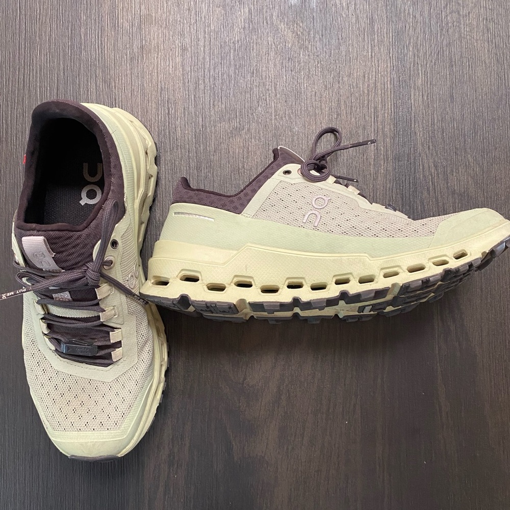 On Running Women's Athletic Shoes - Light Green and Gray